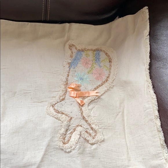 Spring Collection Table Runner - Picture 3 of 7